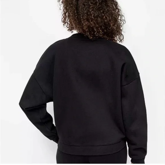 DKNY Black Crewneck Pullover Sweatshirt NWT - Picture 2 of 4